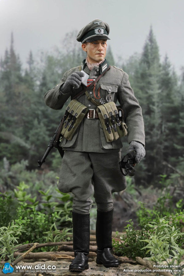 DID D80159 WWII German WH infantry Oberleutnant Winter 1/6 Figure